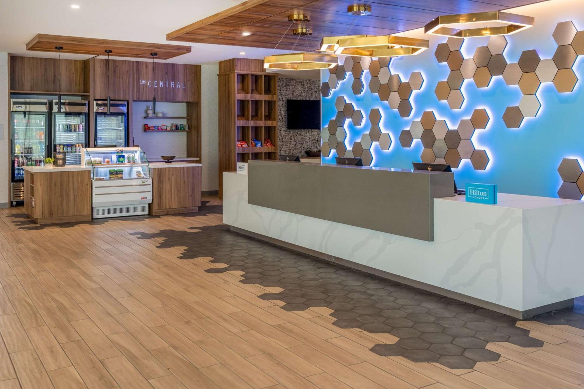 Tru By Hilton Pensacola Airport Medical Center Hotel Exterior photo