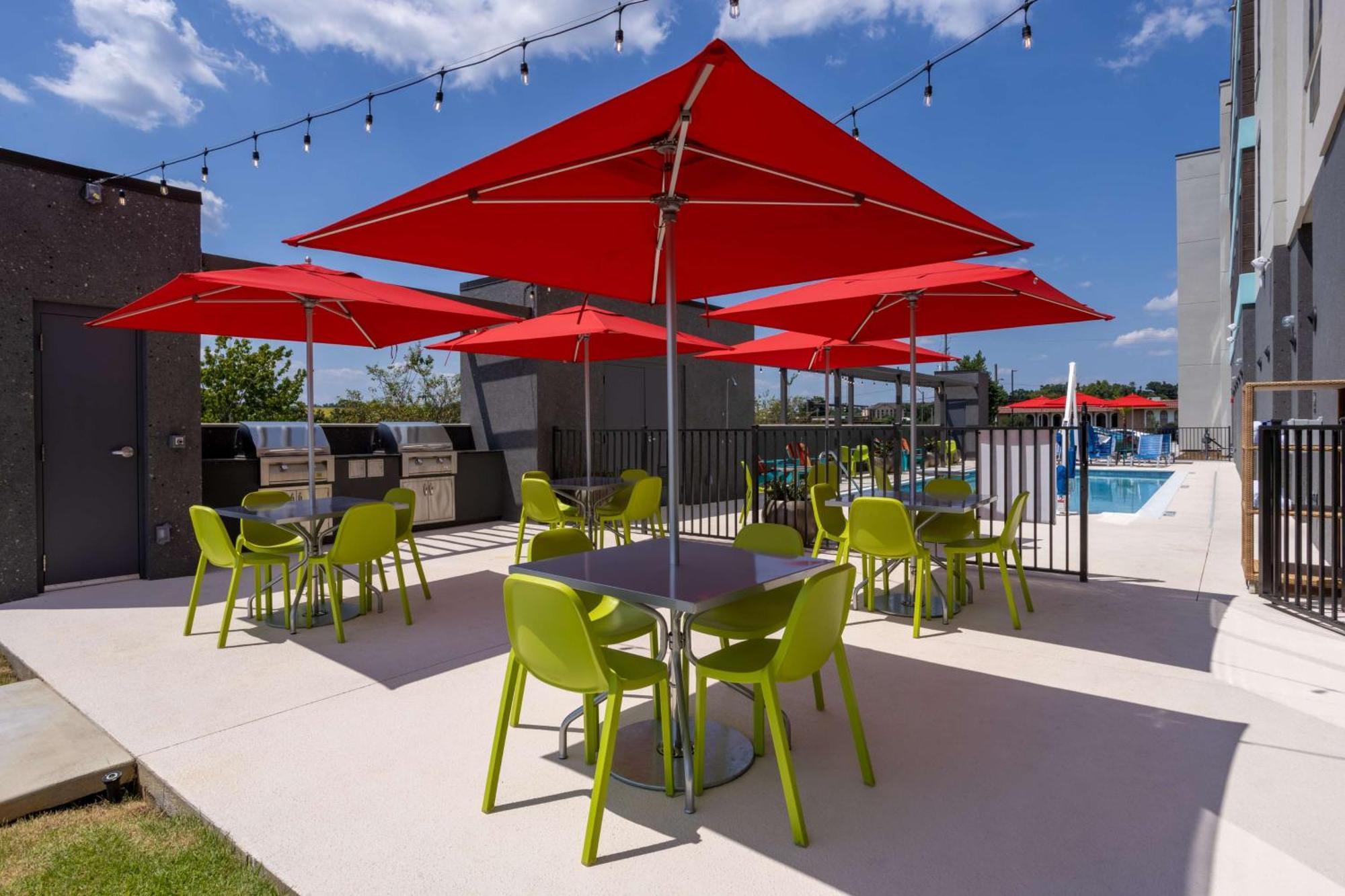 Tru By Hilton Pensacola Airport Medical Center Hotel Exterior photo